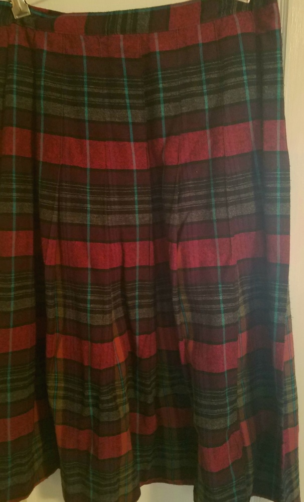 Vintage Wool pleated knee length skirt